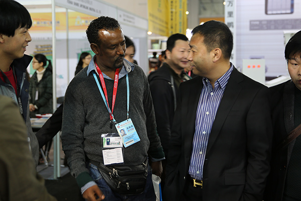 京华丽协同明日之星参加2014年第20届全国铝门窗幕墙行业年会